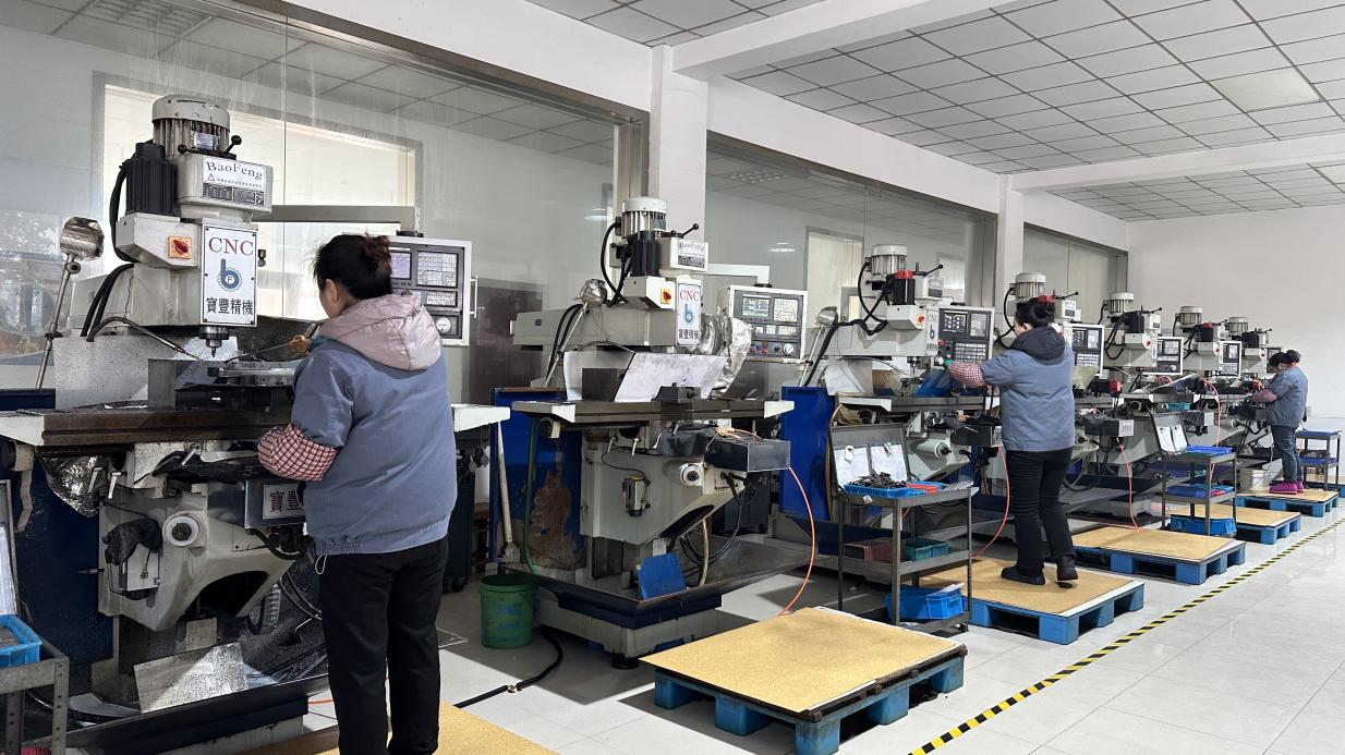 Milling operations for orthopedic implant manufacturing