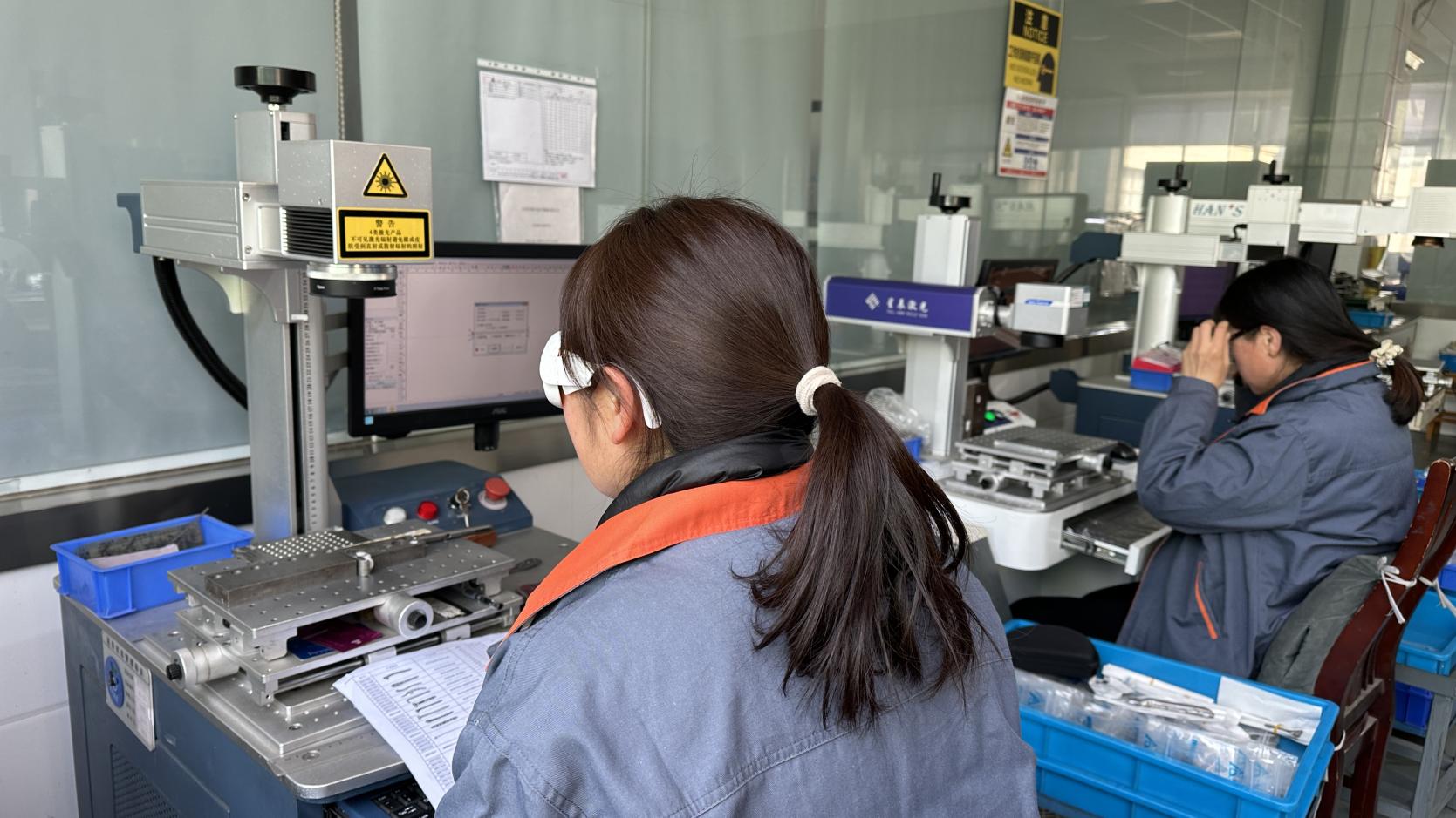 Laser marking machine for orthopedic implant traceability