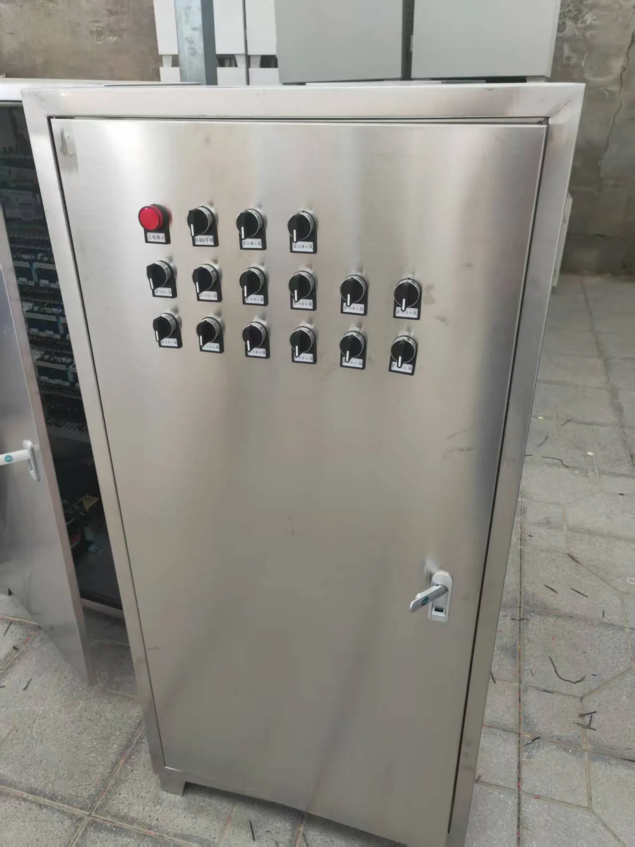 Energy Efficient Distribution Panel for Green Buildings Smart Power Management System