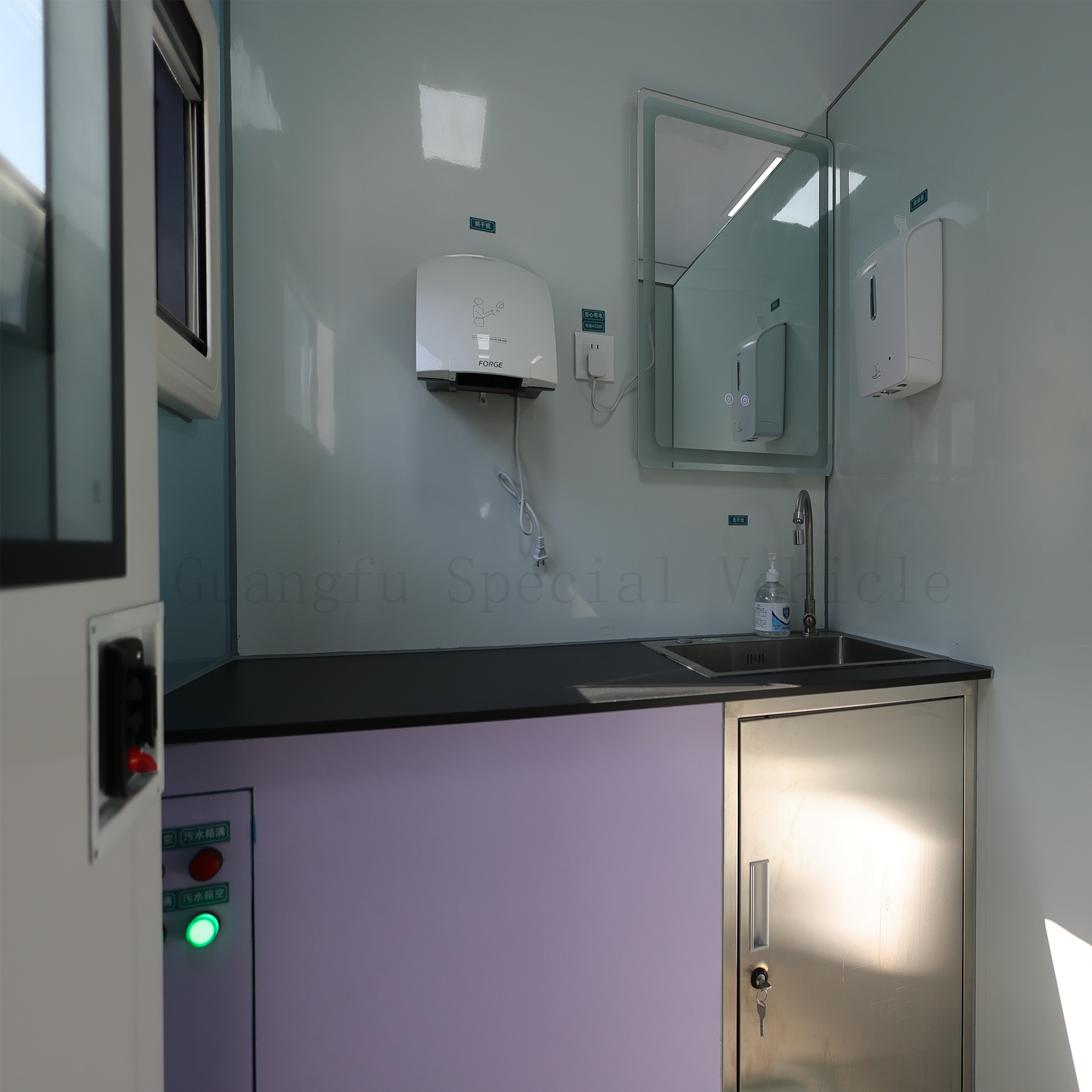 ICU Intensive Care Unit Medical Vehicle Hospital-Grade Critical Care Wards Emergency Rescue for Critically Ill Patients
