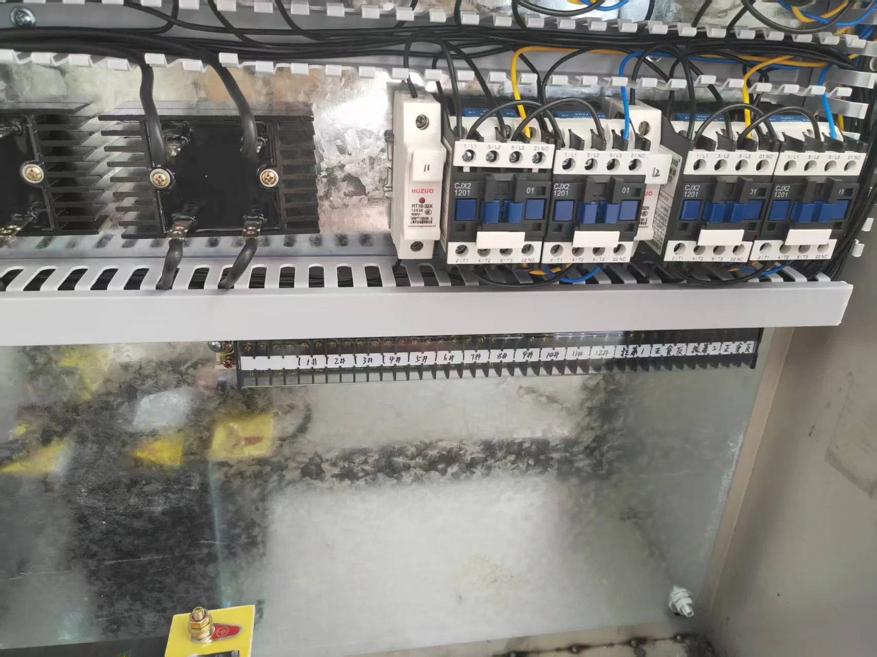 Energy Efficient Distribution Panel for Green Buildings Smart Power Management System