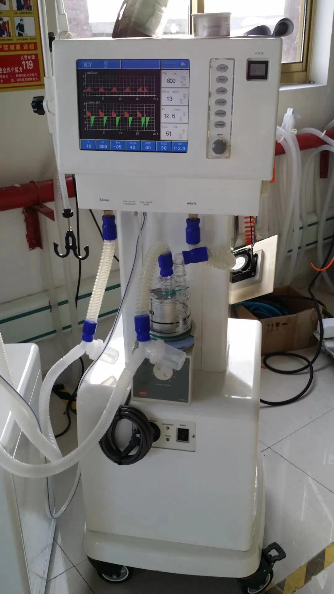 Umhv015 Advanced ICU Ventilator--Built-in Air Compressor &amp; 10.4" LCD Display for Critical Care