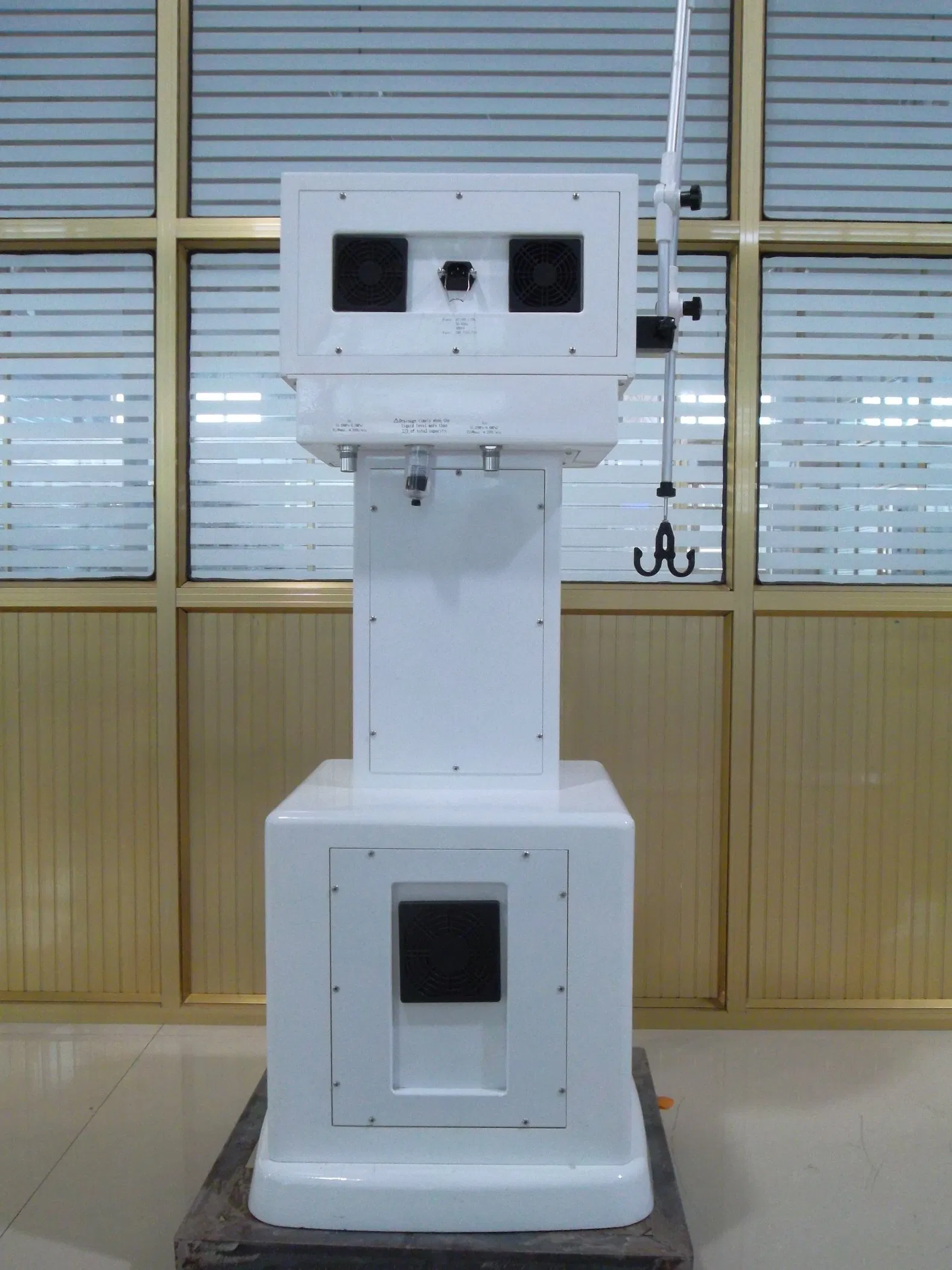Accurate Monitoring of Ventilation Needs ICU Critical Care Ventilator