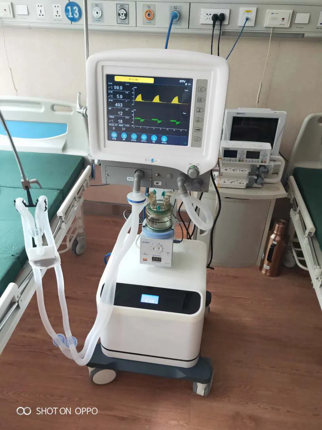 ICU Ventilator Side View