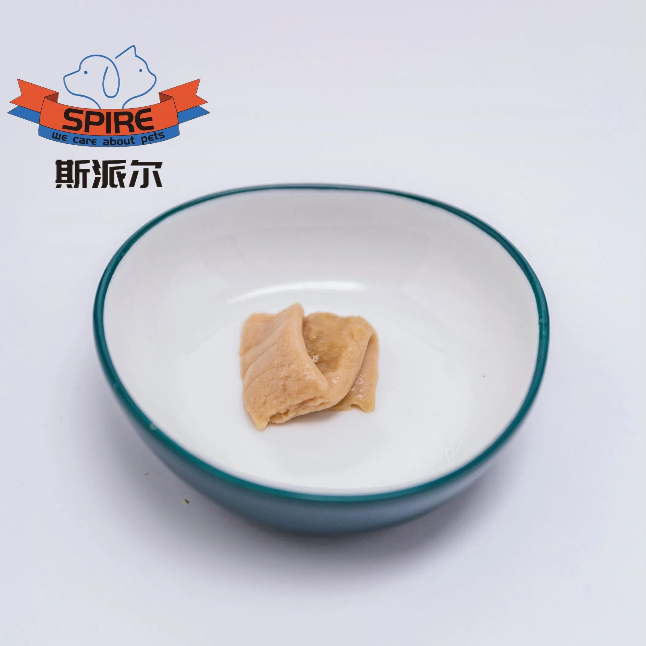 Factory Wholesale Salmon Flavor Squeezable Pet Treats Cat Snacks Cat Bar 14G Lickable Treats Cat Wet Food