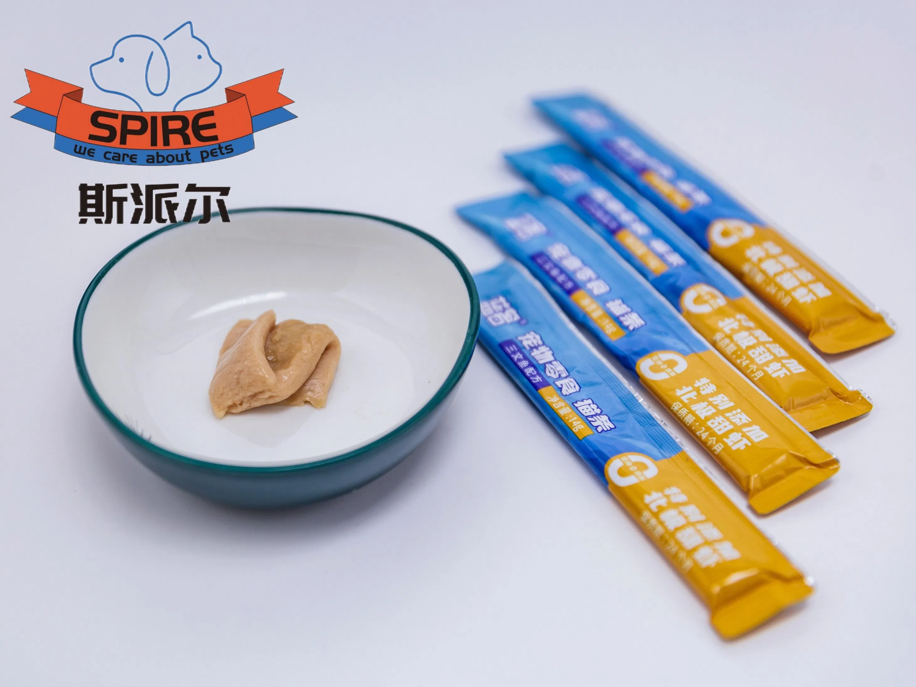 Factory Wholesale Salmon Flavor Squeezable Pet Treats Cat Snacks Cat Bar 14G Lickable Treats Cat Wet Food