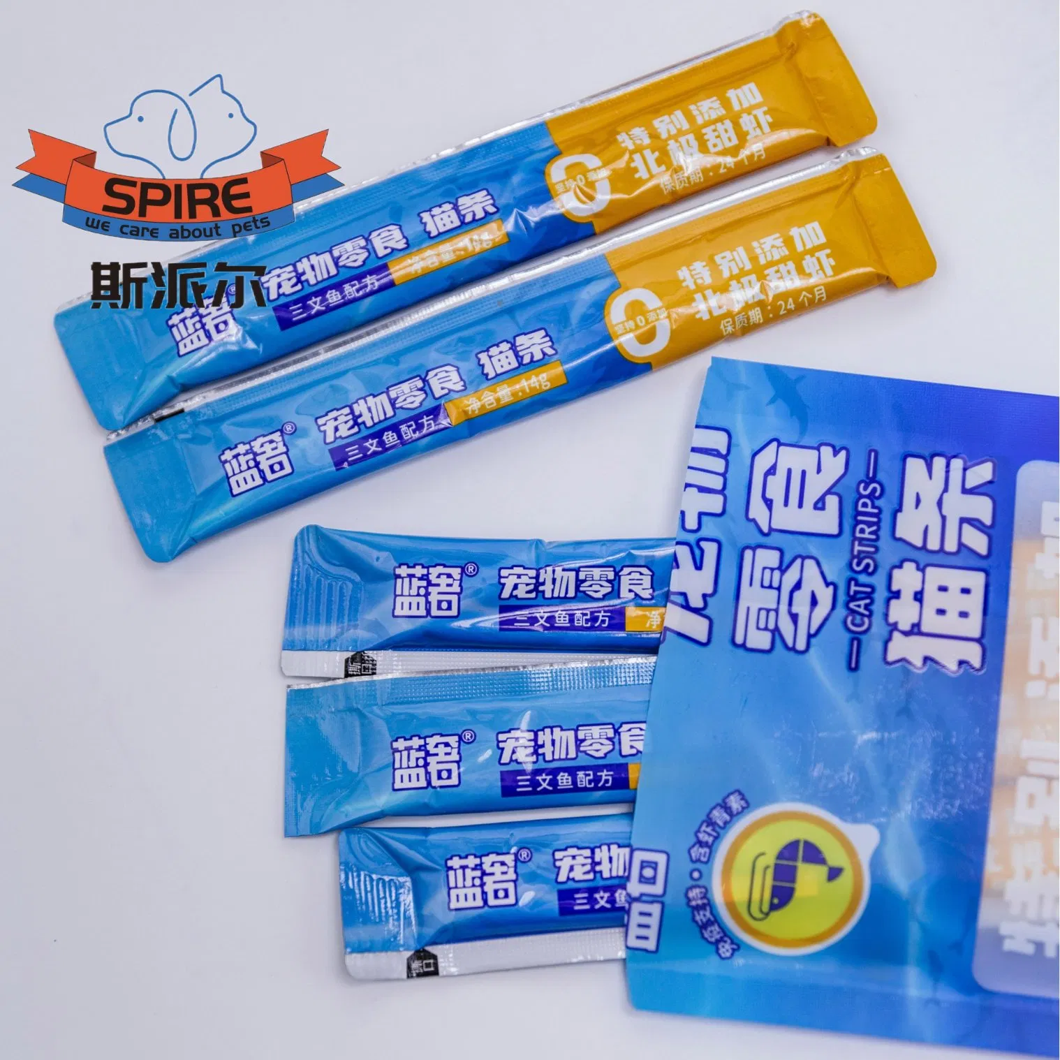 Factory Wholesale Salmon Flavor Squeezable Pet Treats Cat Snacks Cat Bar 14G Lickable Treats Cat Wet Food