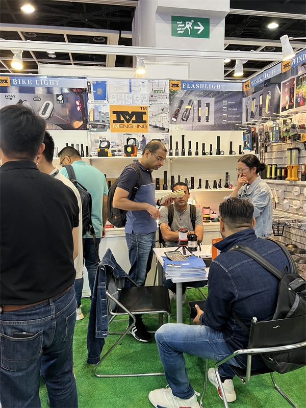 International buyers at Mengting booth Hong Kong 2023