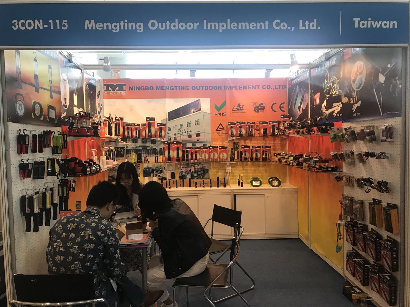 Mengting lighting products display at Hong Kong Electronics Fair October 2018