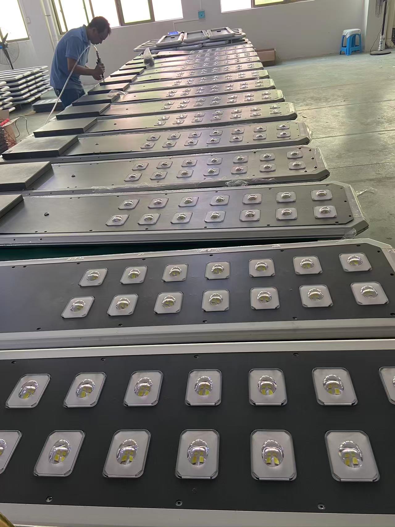 Wholesale Price All in One Solar Street Light Integrated with Intelligent Solar Street Lamps and Surveillance Cameras