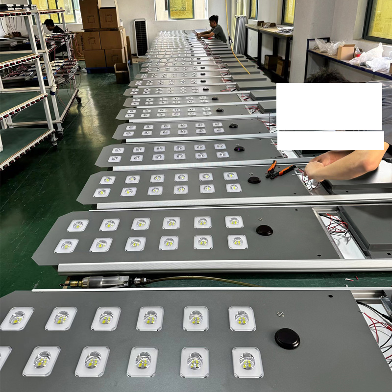 Wholesale Price All in One Solar Street Light Integrated with Intelligent Solar Street Lamps and Surveillance Cameras