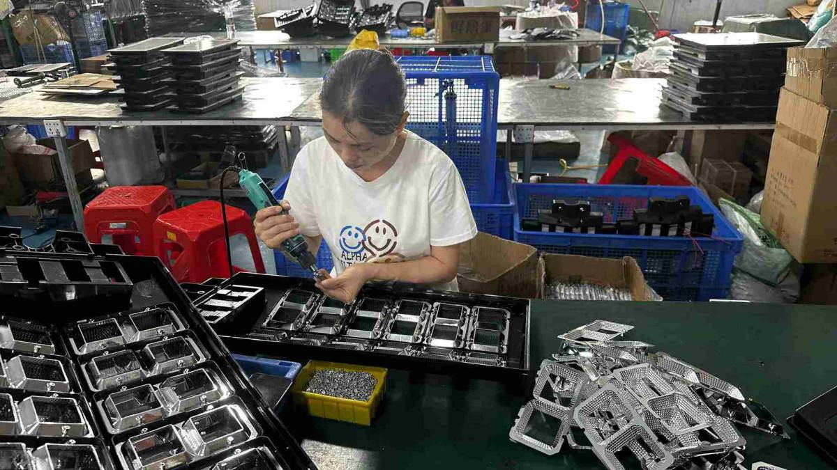 Screwing and fastening LED fixtures at Merak manufacturing