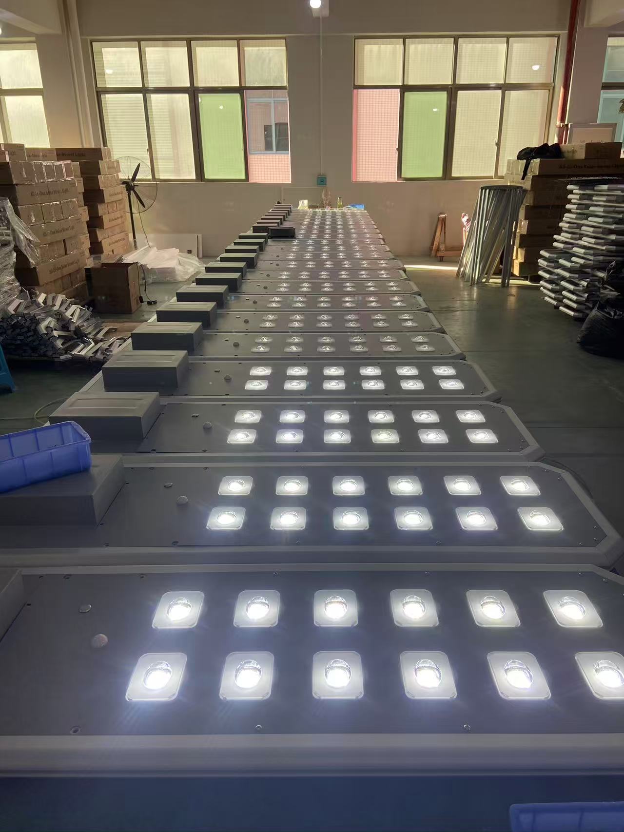 Wholesale Price All in One Solar Street Light Integrated with Intelligent Solar Street Lamps and Surveillance Cameras