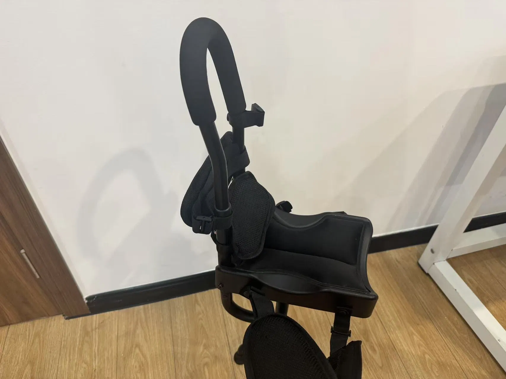 High Capacity (150kg) Adjustable Walker Supports Post-Surgery Mobility