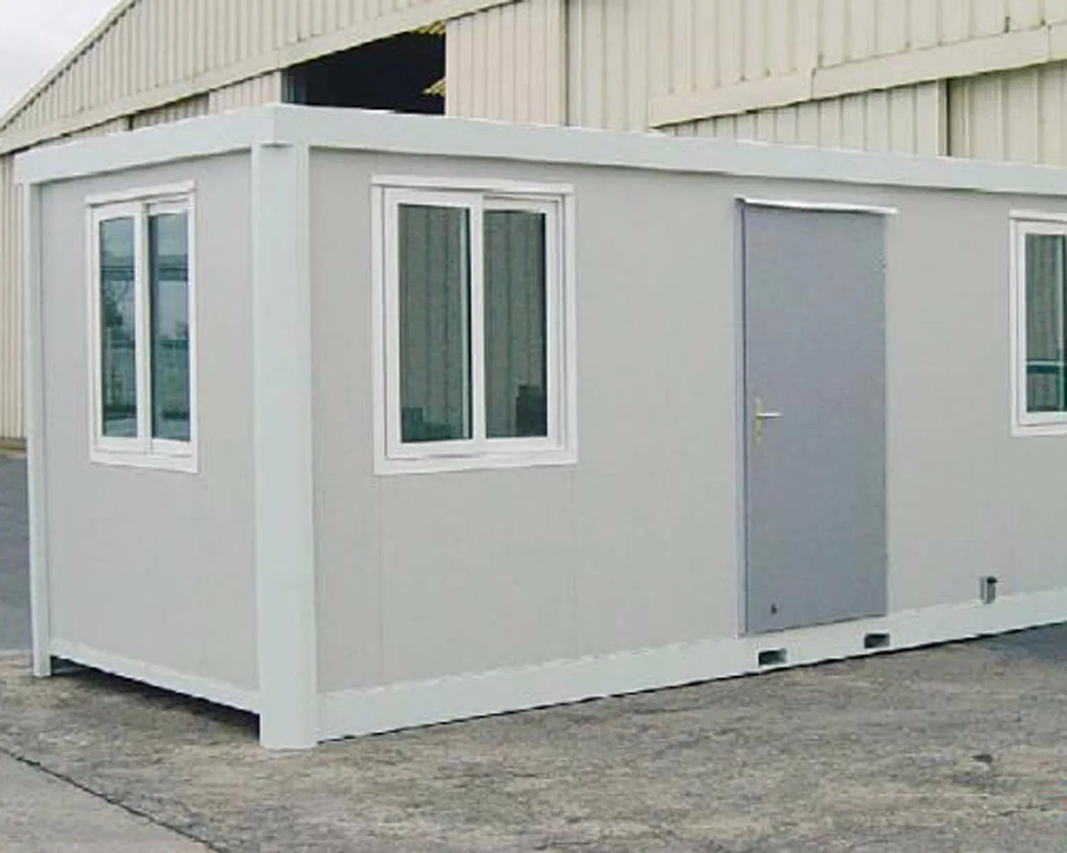 Durable Modular Warehouse: Quick Assembly Portable Prefabricated Solution