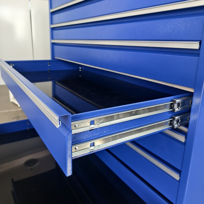 Intelligent Tool Storage Solution with RFID Tracking and Mobile Accessibility