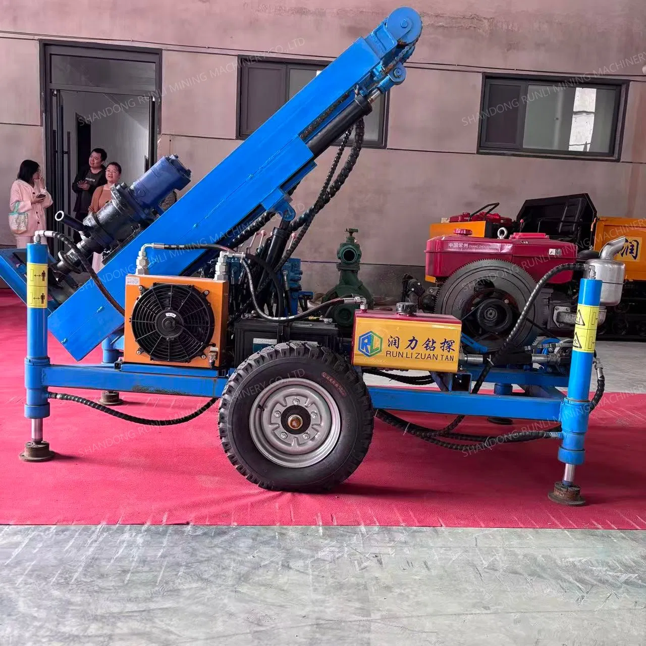 Portable Rotary Small Hydraulic Groundwater Mobile Crawler Borehole Water Well Drilling Machine