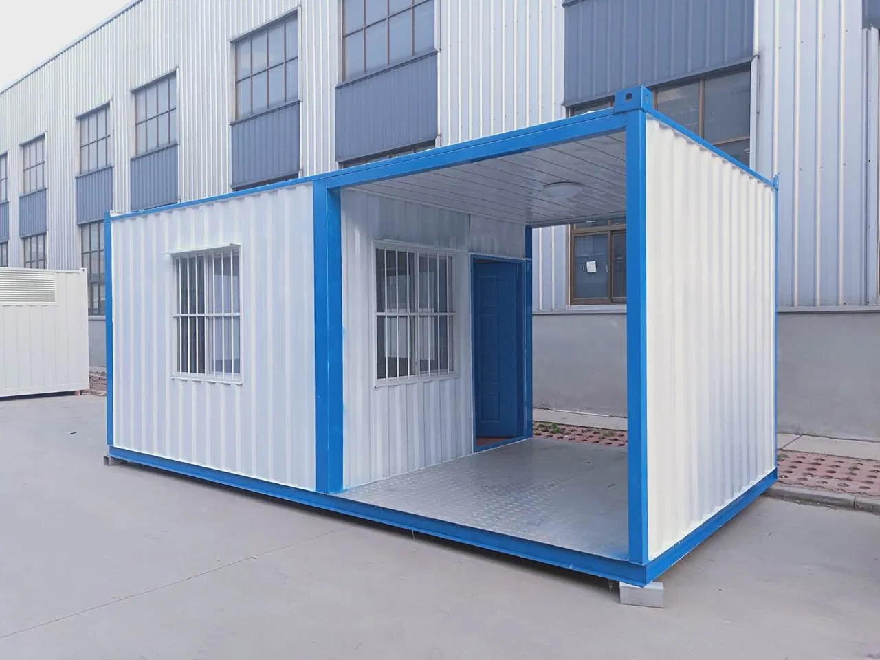 Durable Modular Warehouse: Quick Assembly Portable Prefabricated Solution