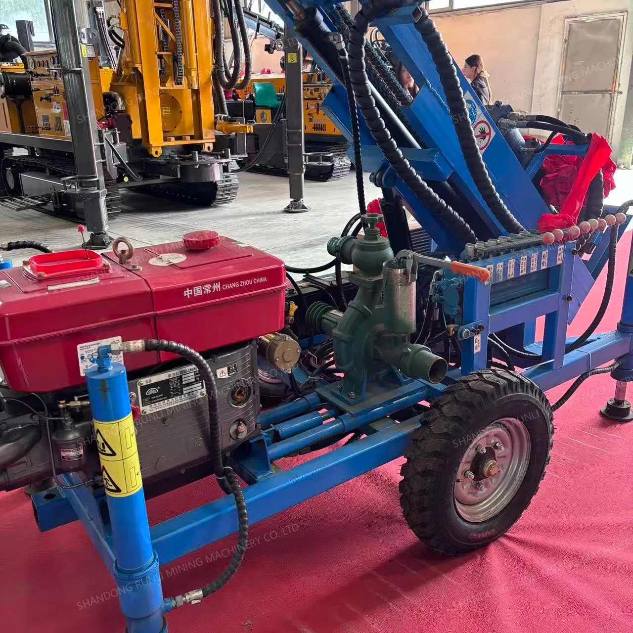 Portable Rotary Small Hydraulic Groundwater Mobile Crawler Borehole Water Well Drilling Machine