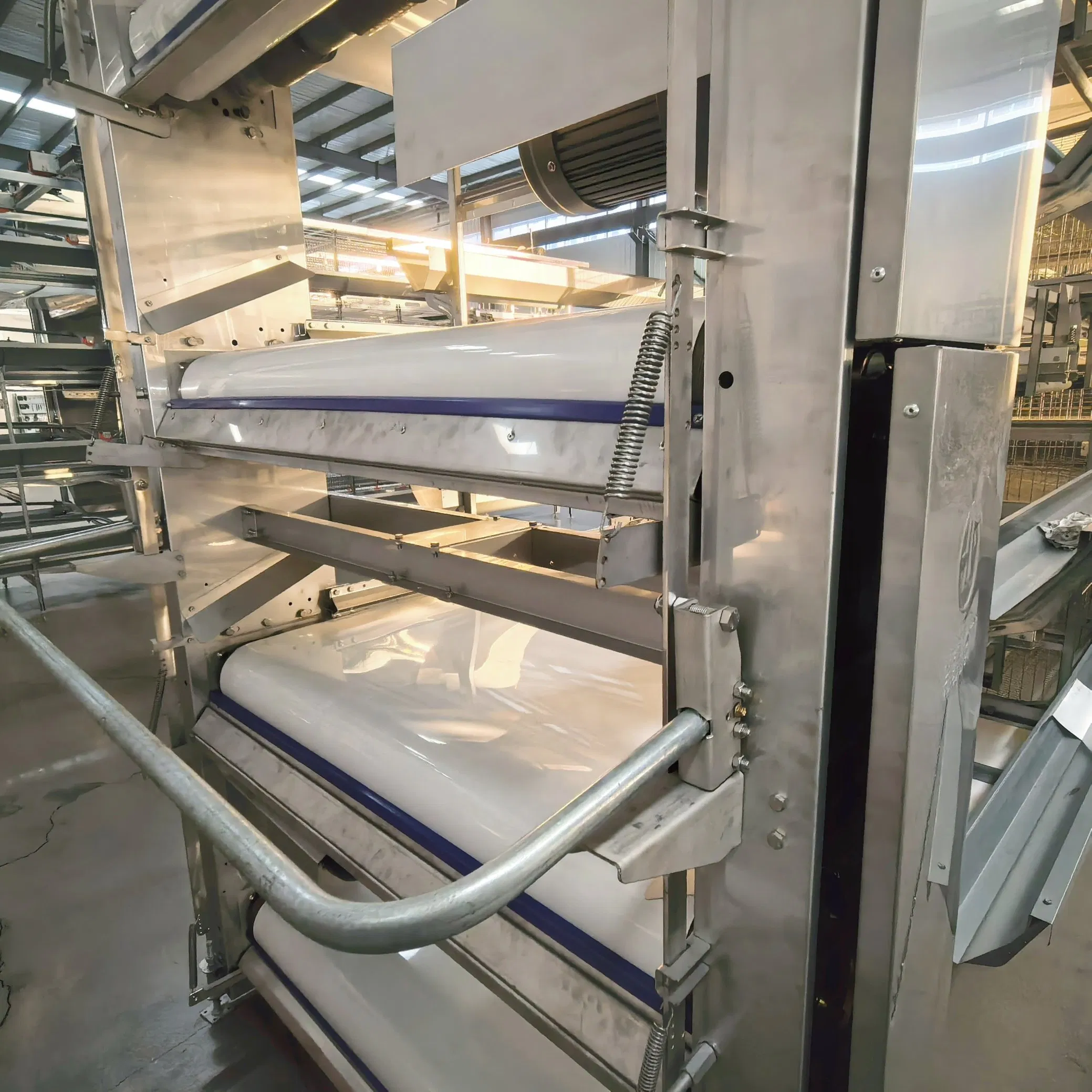 Poultry Farm Broiler Chicken Cage Automatic Remote Control Manure Removal Equipment