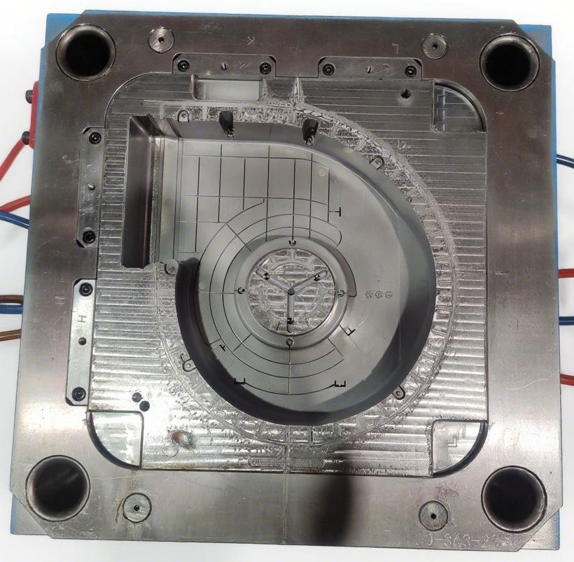 Accurate Digital Blood Pressure Monitor for Daily Health Monitoring