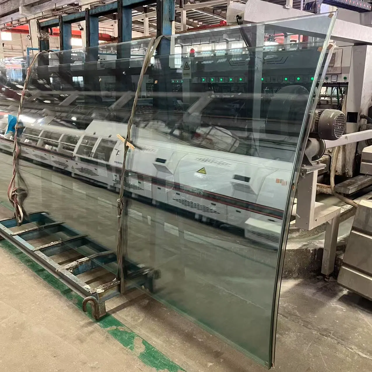 Factory Supply Hot Bent Irregular Curved Tempered Glass Staircase Curved Heat Bending Glass