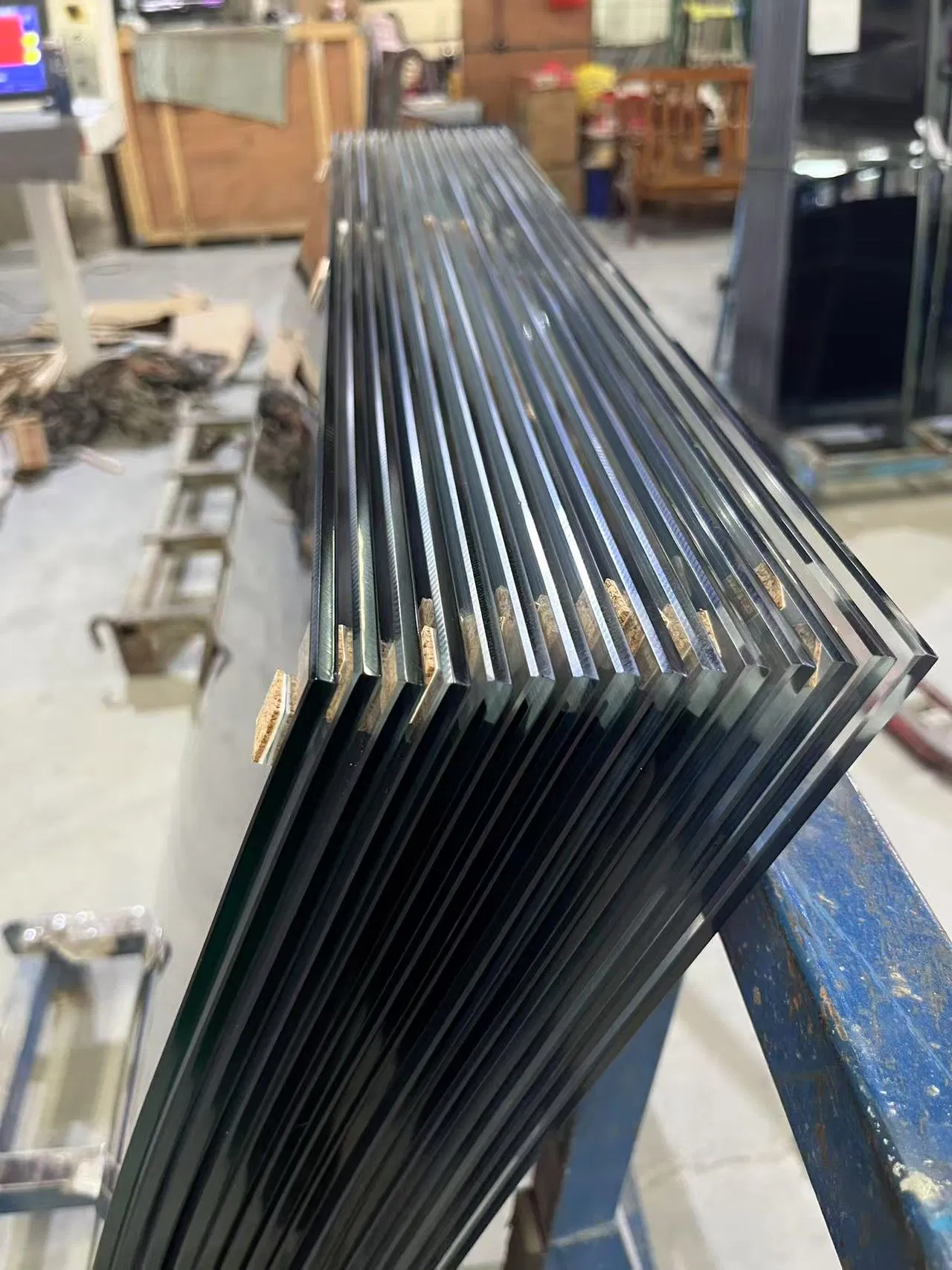 Factory Supply Hot Bent Irregular Curved Tempered Glass Staircase Curved Heat Bending Glass