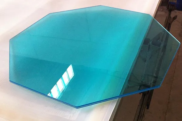 Laminated Glass Feature 1