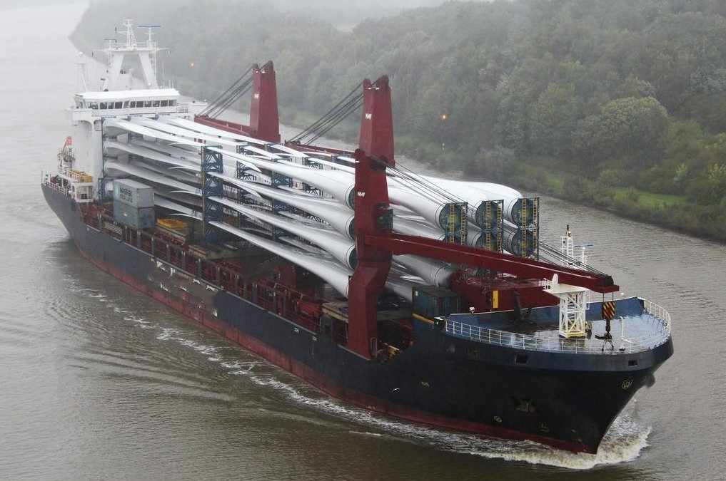 Efficient General Cargo Craft: Powerful Engine and Twin Deck Design