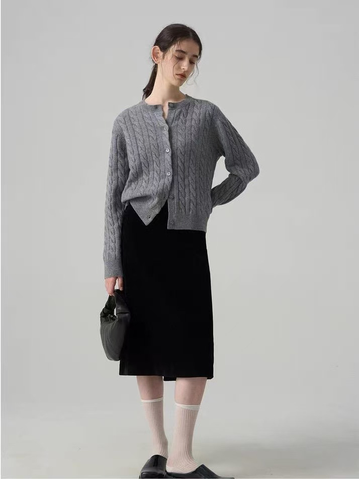 Custom OEM ODM Western Ladies Chunky Thick Crewneck Button Down Cardigan Coats Women Vintage Wool Cardigan Sweater