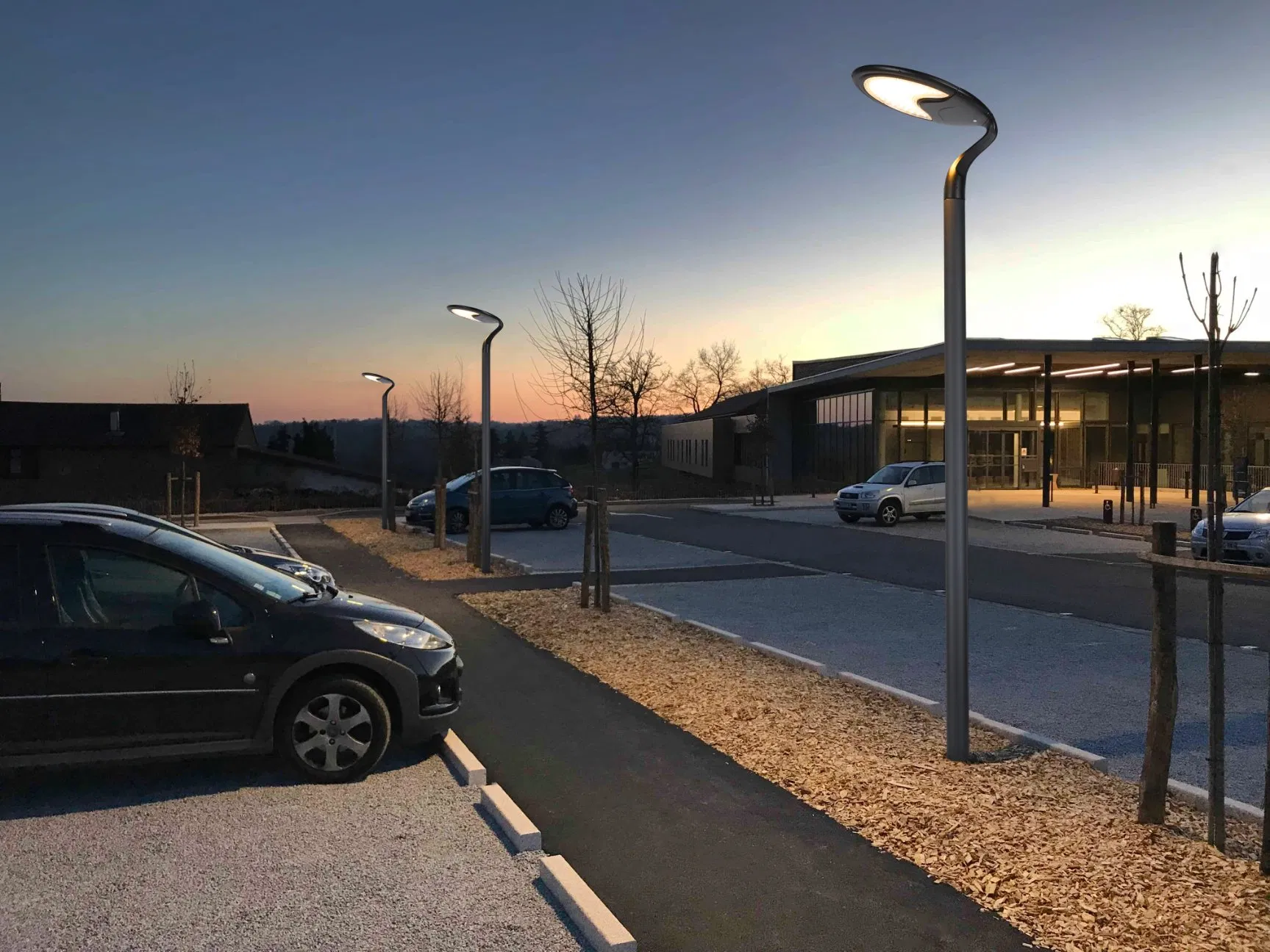 Professional Manufacturer IP65 Outdoor Waterproof Garden Road Path Lighting Integrated LED Solar Garden Light