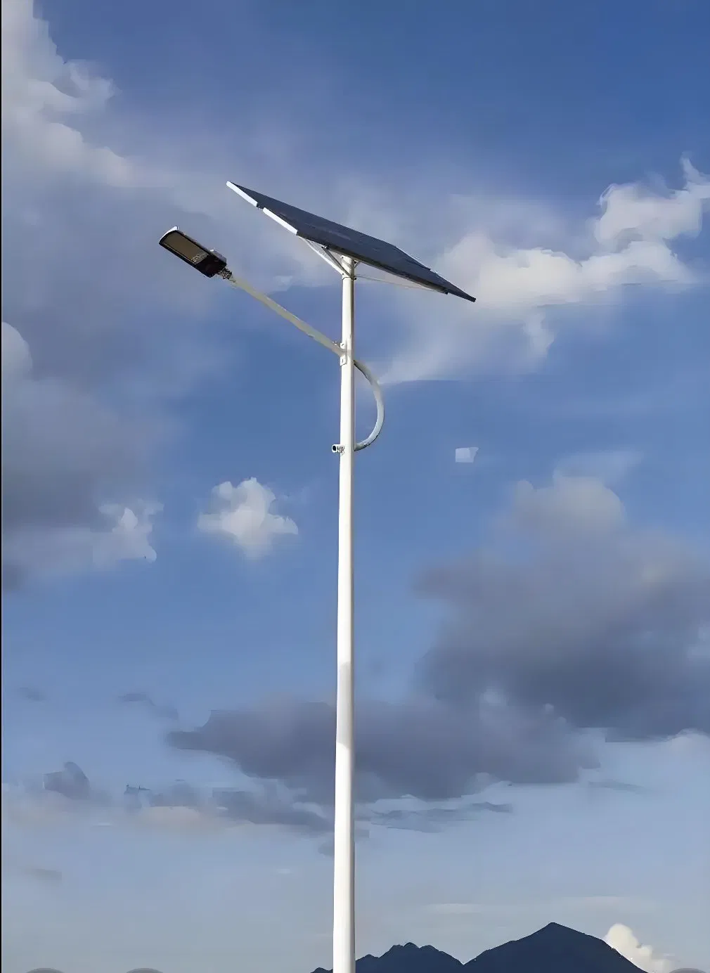 China Supplier Solar LED Street/ Road Light with Solar Panel Automatic Cleaning System Galvanized Steel Pole