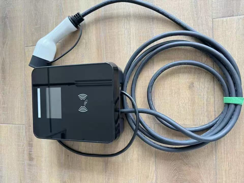 Factory Direct OEM ODM Smart Wallbox AC EV Charger 22kw 11kw Three Phase Type 2 Evse, Ocpp Dlb IP65 CE Certified Commercial Charging Station