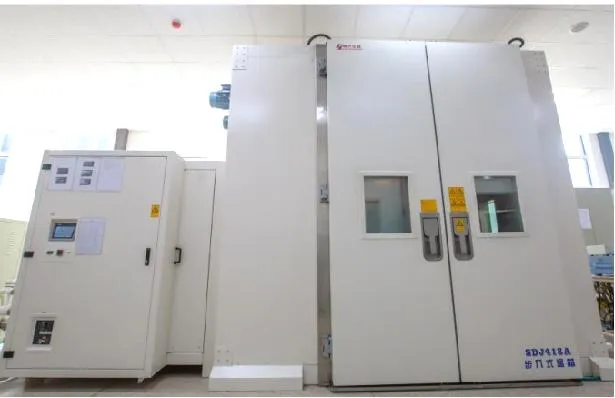 Walk-in high and low temperature lab