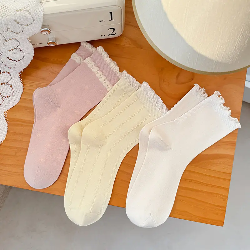 Wholesale Trendy Fashionable Embossed Ruffle Pattern Socks Crew Socks for Spring and Summer Suppliers, Factory