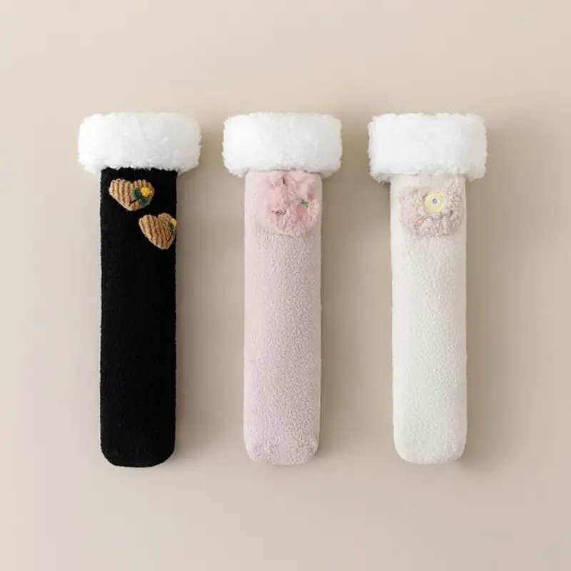 Custom Manufacturer OEM New Design Fuzzy Women Merino Crew Socks for Winter Factory, Factories