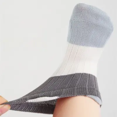 Wholesale Colorful Kids Socks Indoor Floor Anti Slip Socks for Babies from Factory