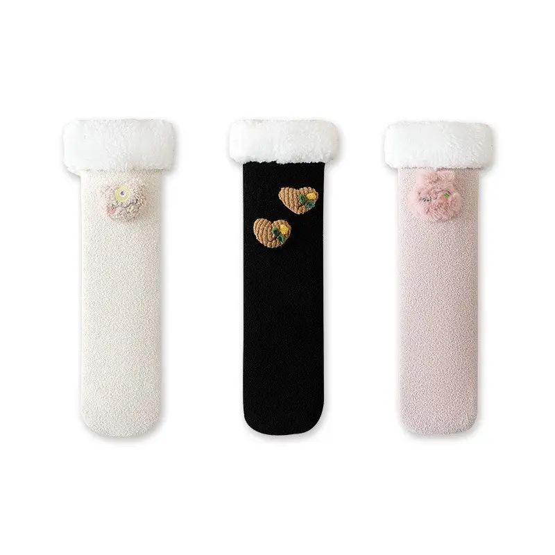Custom Manufacturer OEM New Design Fuzzy Women Merino Crew Socks for Winter Factory, Factories