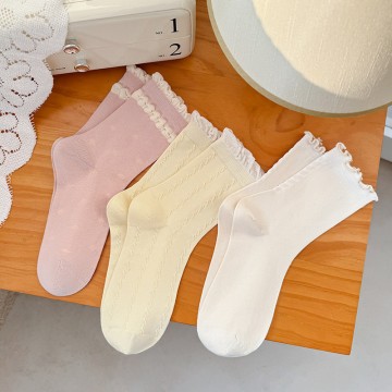 Trendy Fashionable Embossed Ruffle Pattern Socks Crew Socks for Spring and Summer