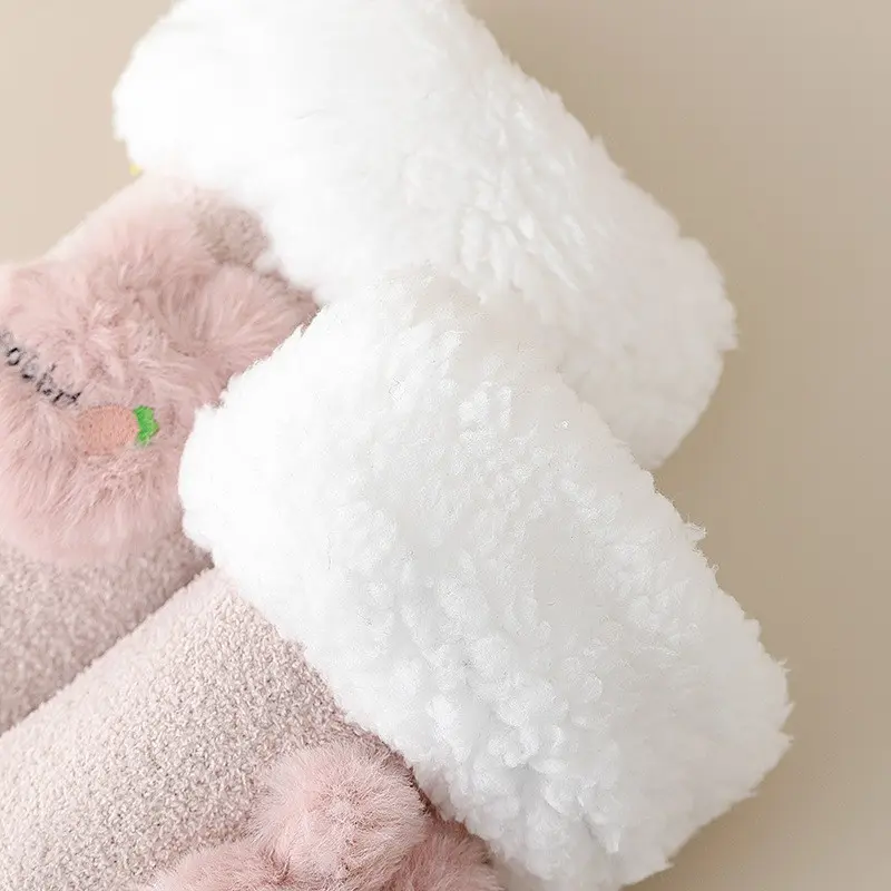 Custom Manufacturer OEM New Design Fuzzy Women Merino Crew Socks for Winter Factory, Factories