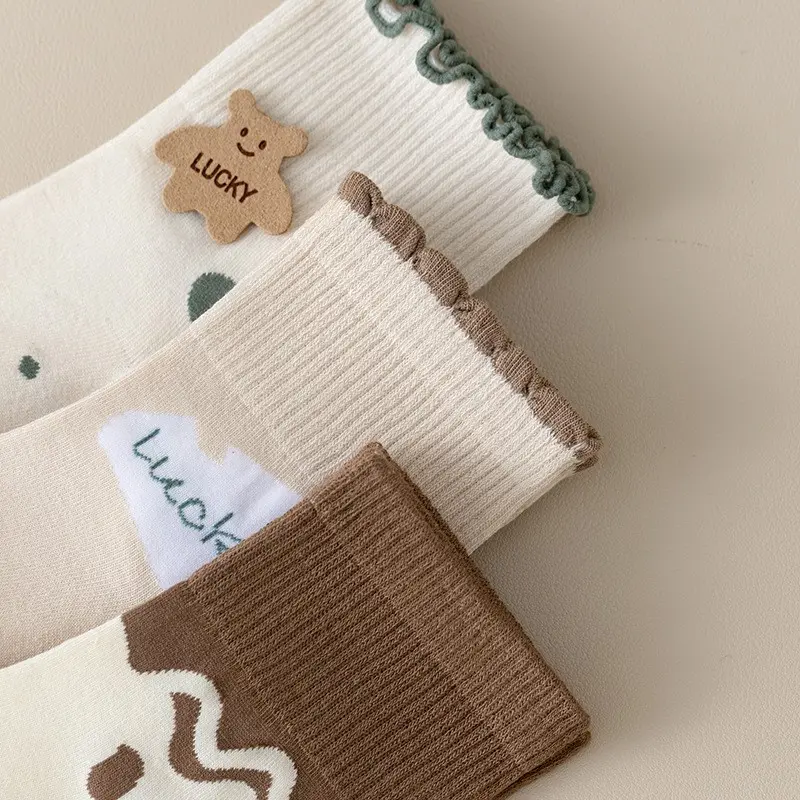 Wholesale New Style Manufacturer Comfortable Animal Fuzzy Cartoon Crew Socks for Women Manufacturer, Supplier