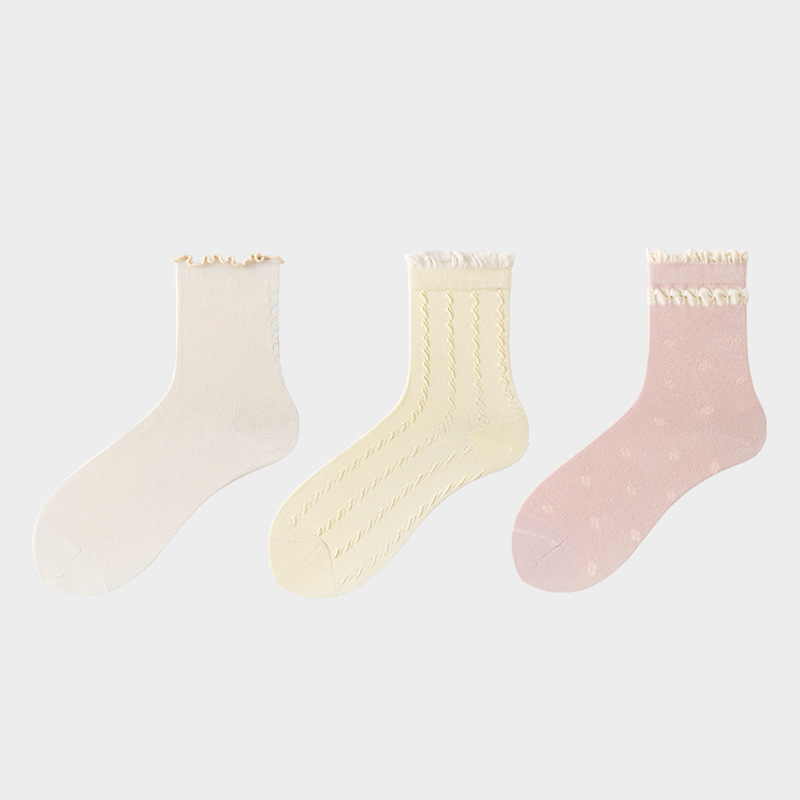 Trendy Fashionable Embossed Ruffle Pattern Socks Crew Socks