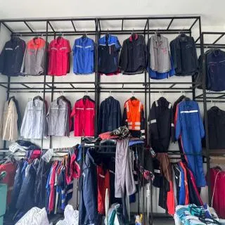 Proveedor de ropa de trabajo industrial protectora duradera de seguridad PPE