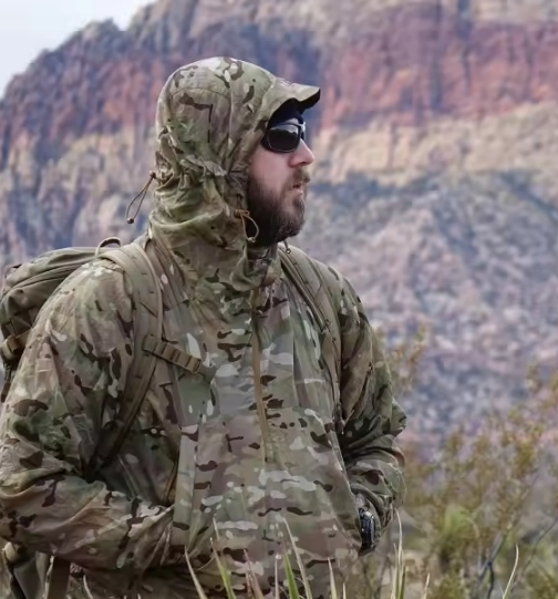 Ropa táctica camuflada con capucha protectora solar para entrenamiento al aire libre al por mayor