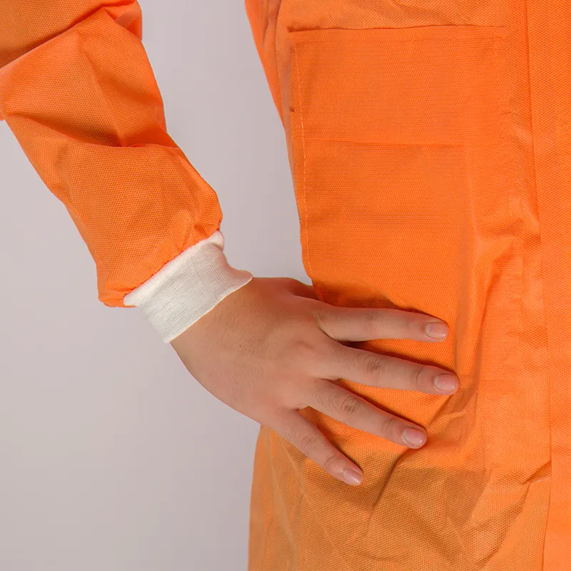 Detalle del traje protector microporoso - Cremallera frontal