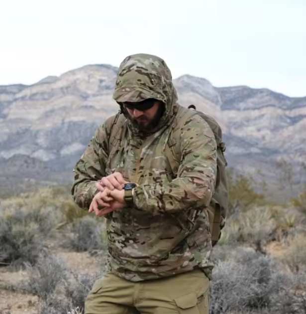 Ropa táctica camuflada con capucha protectora solar para entrenamiento al aire libre al por mayor