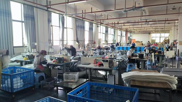 Instalaciones de manufactura Mikiny Fashion 1