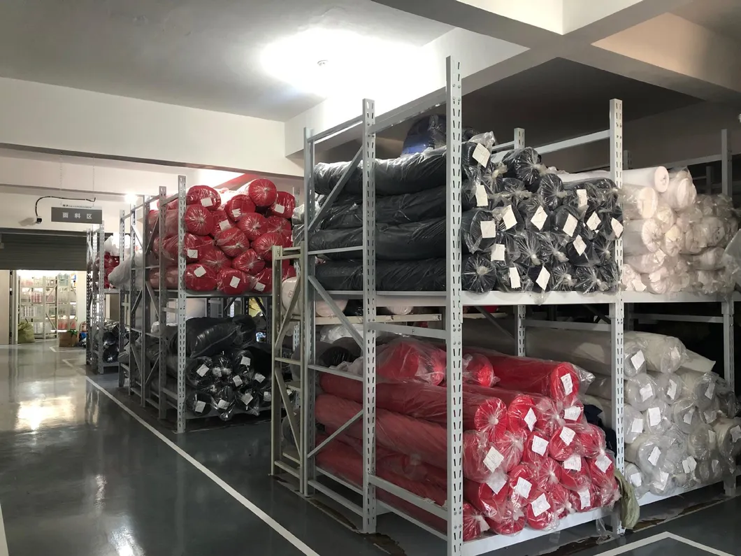 Ropa de seguridad reflectante y duradera para entornos de trabajo con poca luz