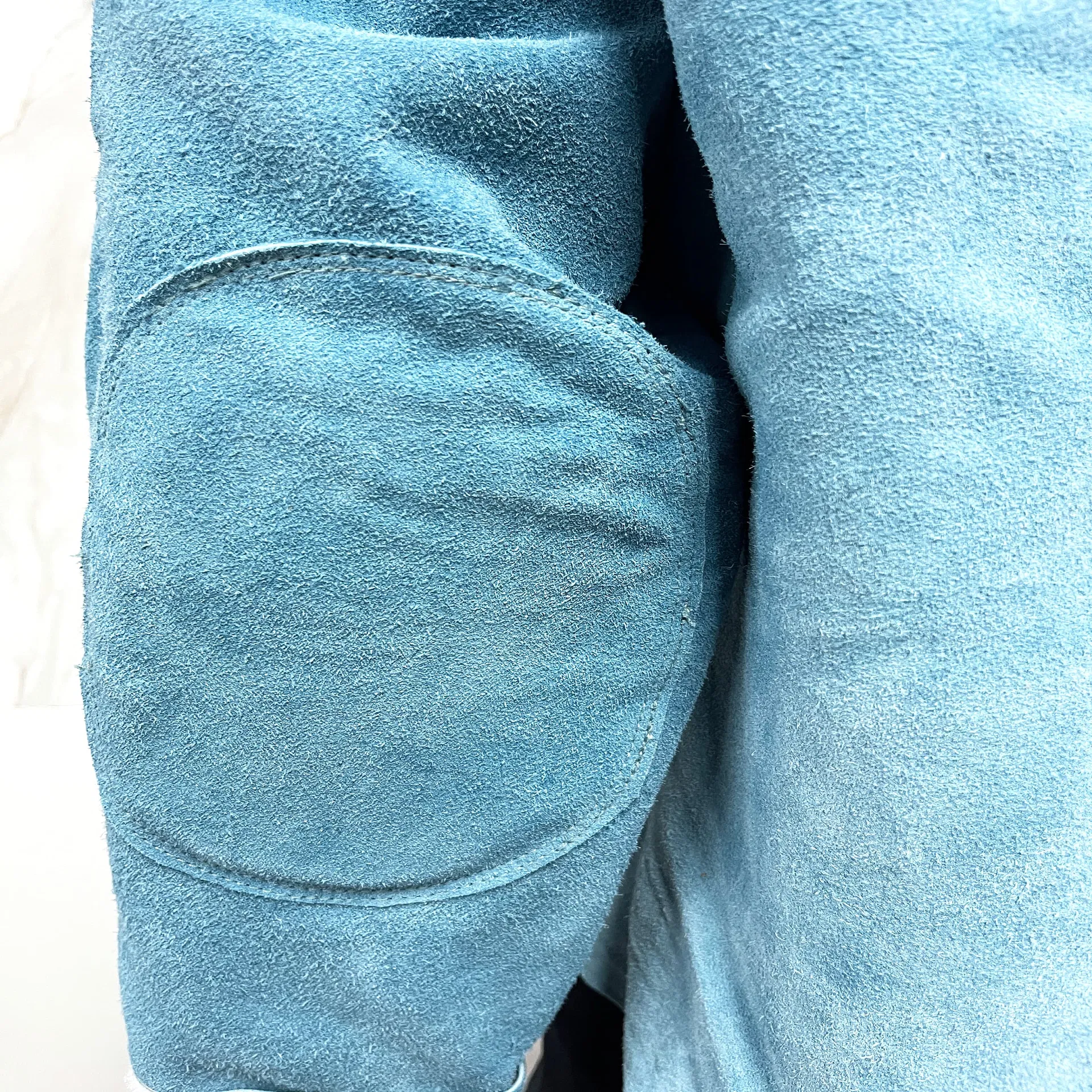 Ropa resistente al calor y al fuego para protección en trabajos de soldadura