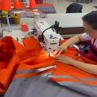 Proveedor de ropa de trabajo industrial protectora duradera de seguridad PPE